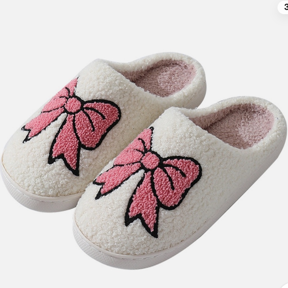 Women's Fuzzy White Pink Black Bow Slippers Memory Foam Plush Fluffy 7.5-8 NEW